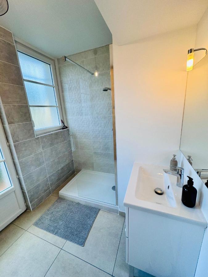 Chaleureux T2 Proche Gare Apartment Bourgoin-Jallieu ภายนอก รูปภาพ